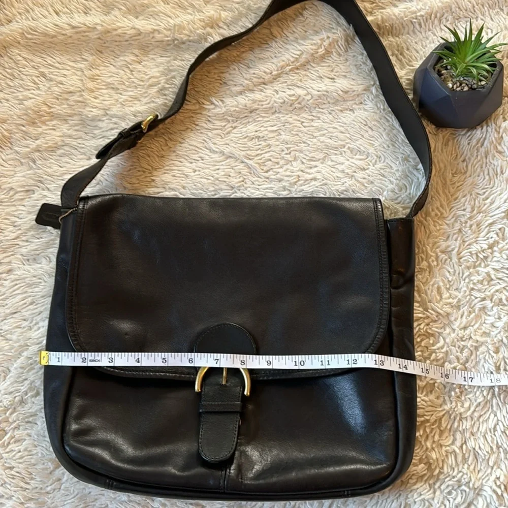 Vintage coach 1997  Coach 4165   Greenwich schoolBag Black Leather Flap Large